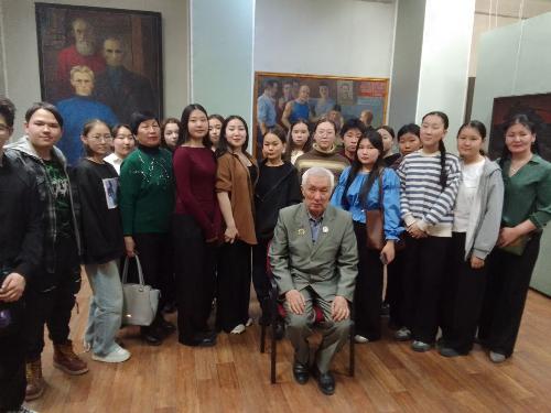 Студенты колледжа искусств просулшали лекцию, посвященную 80-летию Победы в Великой Отечественной войне