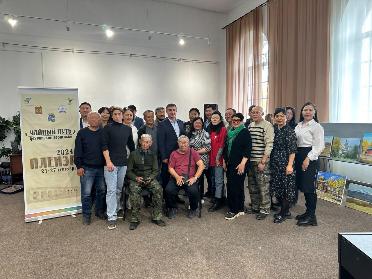 Педагоги и студент колледжа искусств приняли участие в пленэре «Чайный путь - Кяхтинские зарисовки»