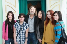 Встреча студентов с известным российским  художником  Никасом Сафроновым.
