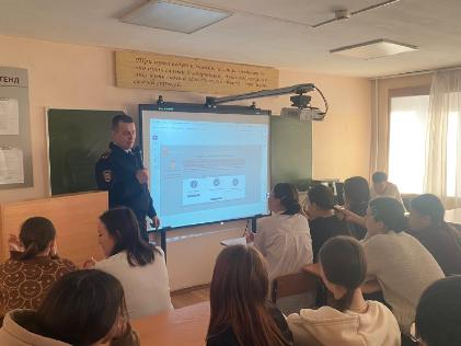 Студенты колледжа искусств подробнее узнали о киберпреступлениях и как уберечься от мошенников в сети