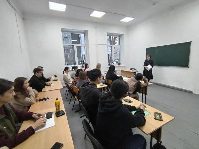 Со студентами колледжа искусств побеседовали о позитивном мышлении и поднятии самооценки