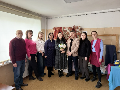 Поздравляем педагога колледжа искусств Цырегму Дылгыровну с юбилеем!