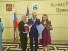 В Правительства РБ в праздничной обстановке состоялось торжественное вручение дипломов с отличием лучшим выпускникам республики Бурятия