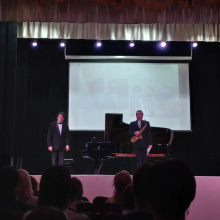 В концертном зале Колледжа искусств в рамках проведения Межрегиональной творческой  школы для одаренных детей "Байкал-око Земли"состоялся концерт двух ведущих российских музыкантов Максима Пурыжинского (фортепиано) и Леонида Друтина(саксофон)