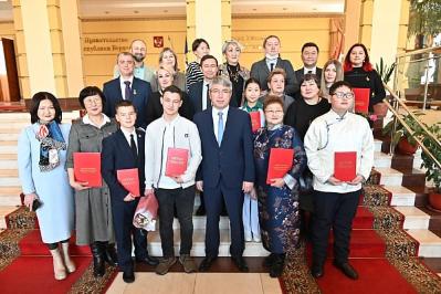 Глава Бурятии вручил республиканскую премию «Найдал» воспитанникам детских школ искусств республики и Улан-Удэ