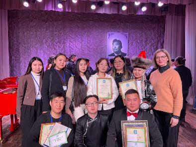 Колледж искусств поздравляет победителей конкурса вокалистов имени Лхасарана Линховоина