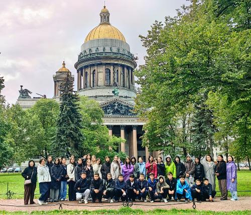 Учащиеся детских школ искусств Бурятии полюбовались на достопримечательности в Северной столице России