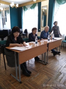 В рамках I Республиканского конкурса оркестров и ансамблей народных инструментов «Байгалай аялганууд» - «Мелодии Байкала», который проходит в Колледже искусств, состоялся круглый стол