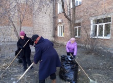 Преподаватели отделения искусств сегодня приняли активное участие в уборке территории Колледжа