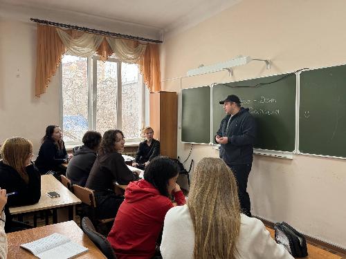 Спасатель МЧС рассказал студентам о профессии
