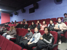 Студенты 1 курса специальностей «Живопись» и «Дизайн» посетили премьеру документального фильма «Женщины и дороги. Путь к себе. Байкал»