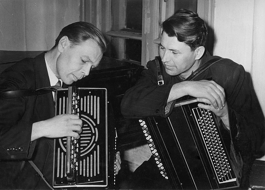 Дуэт баянистов И. П. Мордовской и Н. И. Грудинин. 1960-е годы. 5. Мордовской-Грудинин.jpg