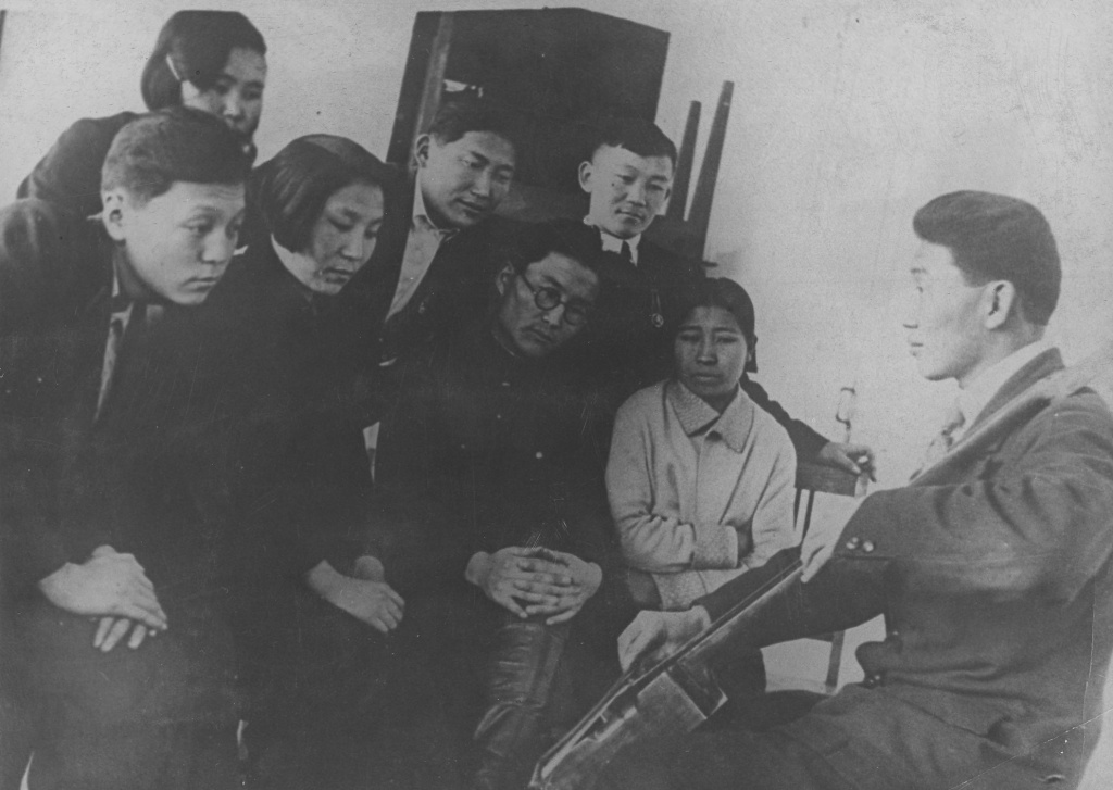 Знакомство с основами игры на хуре. Хурист – Ц. Хоборков.1937 год.