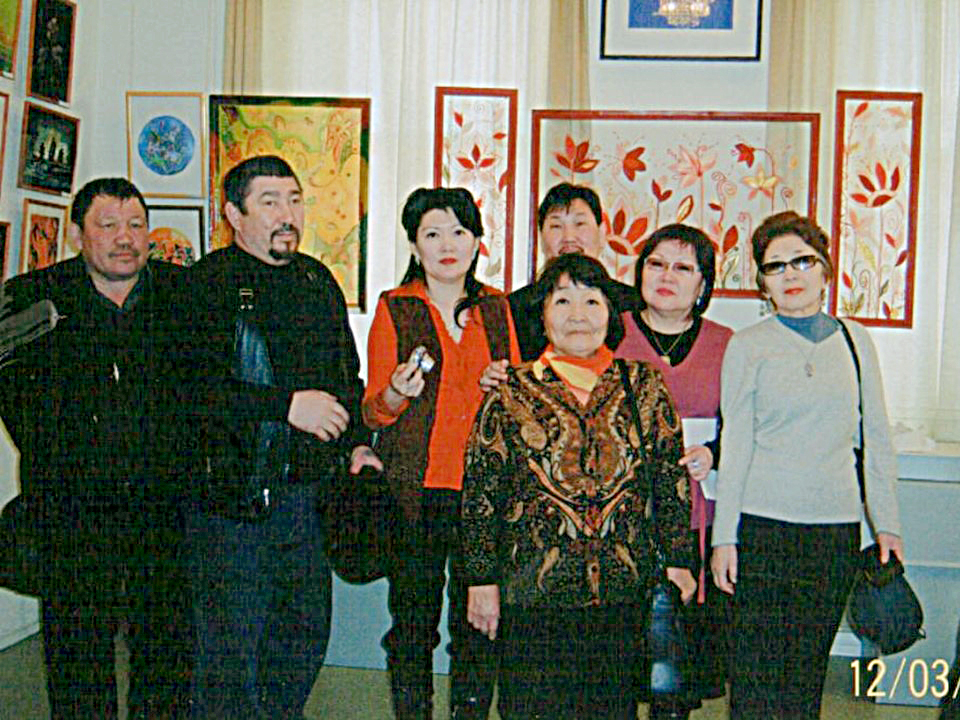 Преподаватели специальности «Живопись» на выставке «Арт-Арбат» В. Г. Поспелов, Ц. Д. Болотова, П. Мулонов, Т. В.Занданова, Э. В. Буруева, В. Я. Бухадеева. 2010 год.